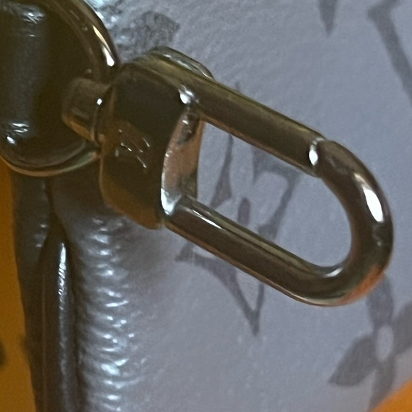 Louis V❌LIKE NEW❌Reverse Monogram Eclipse Trio Messenger Pouch - Picture 6 of 9